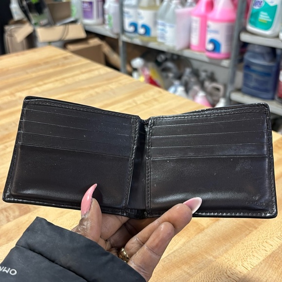 Preowned Gucci Wallet Men. Great condition. - Picture 4 of 6